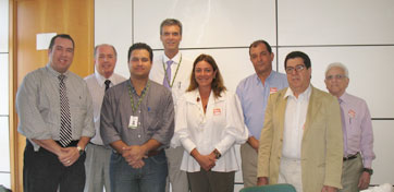 Da esquerda para a direita: Dr. Andr� Born - COOESO-AL; Dr. Nelson Louzada - FeCOOESO; Sr. Carlos Figueiredo - Gerente da Rela��o com Prestadores da ANS; Dr. Antonio Carlos Endrigo - Gerente Geral de Integra��o Setorial da ANS; Dra. Fabiola Mansur - Diretora do CBO; Dr. Paulo Cesar Fontes - FeCOOESO; Sr. Jo�o Fernandes - Gerente Administrativo da FeCOOESO; Dr. Samuel Cukierman - Representante da SBO